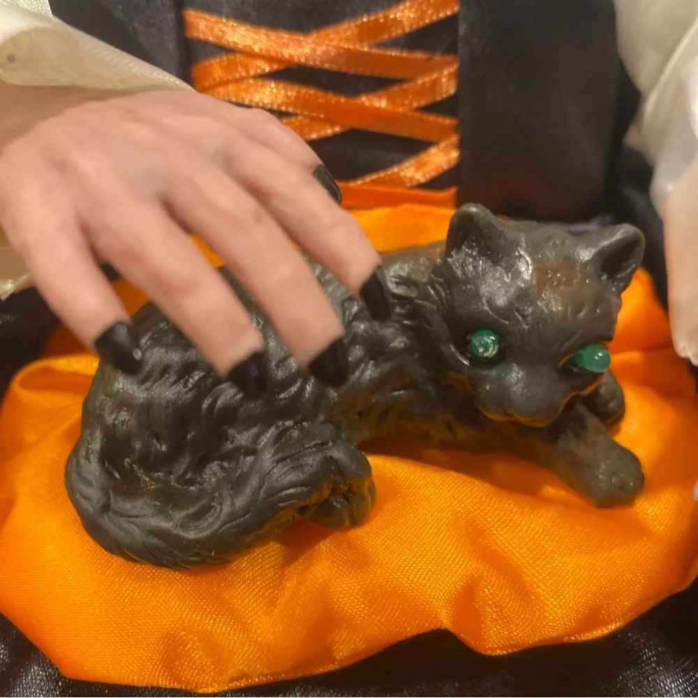 Vintage Gemmy Animated with Sound Witch Petting Cat w/ Light up Eyes - Picture 2 of 13